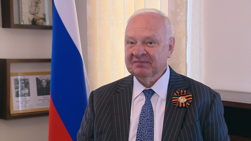 Чрезвычайный и Полномочный Посол Российской Федерации во Вьетнаме Константин Васильевич Внуков дает интервью ВИА. (Фото: ВИА/VietnamPlus)