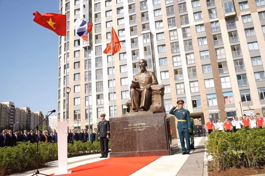 Церемония открытия статуи Хо Ши Мина в Санкт-Петербурге, Россия, 30 июня 2023 года. (Фото: ВИА)