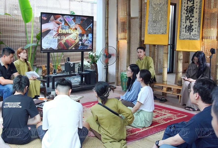 С июня 2024 года в Bach Nghe Ward проводится множество тематических выставок, связанных с традиционными ремеслами. (Фото: ВИА)