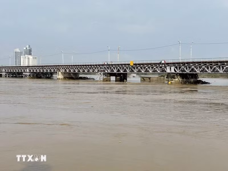 Уровень воды в Красной реке понижается (Фото сделано в 8:15 утра, 13 сентября 2024 года, ВИА)