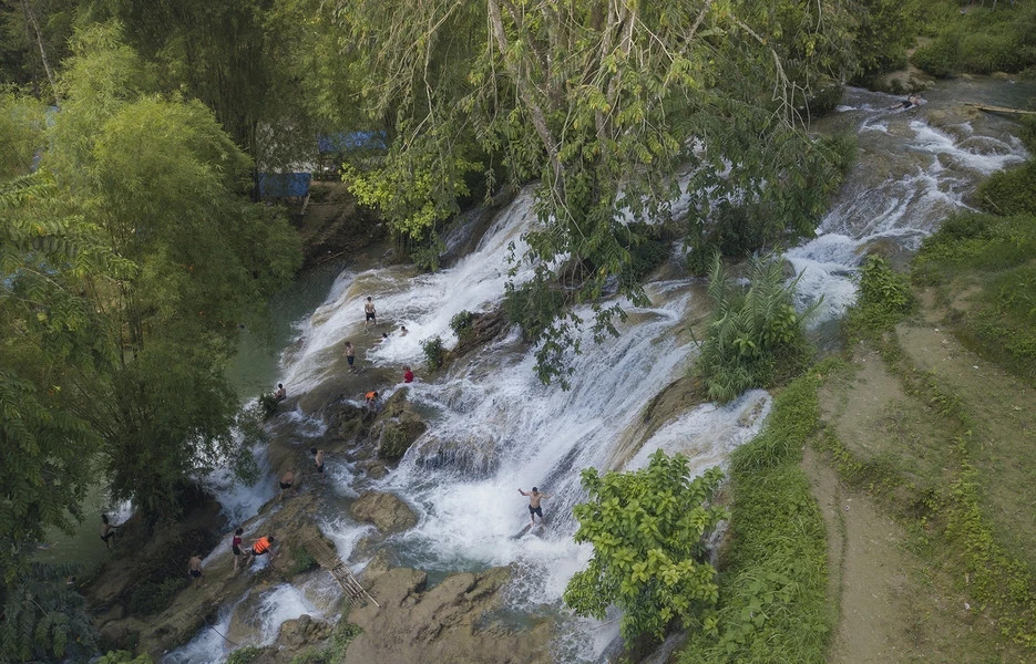 Вид на Лунный водопад сверху (Фото: ВИА)