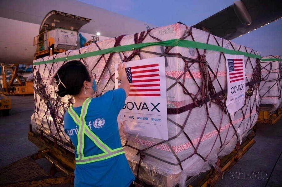 США предоставляют Вьетнаму более 40 миллионов доз вакцины по программе COVAX и 44 миллиона долларов США в качестве технической помощи для борьбы с COVID-19. (Фото: ВИА)