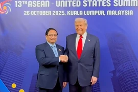 Премьер-министр Фам Минь Тьинь встречается с Президентом США Дональдом Трампом