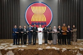 Представители делегаций стран на заседании