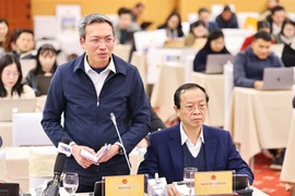 Генерал-майор Нгуен Куок Тоан, руководитель Канцелярии и официальный представитель Министерства общественной безопасности Вьетнама, отвечает на вопросы журналистов информационных агентств и СМИ. (Фото: ВИА)