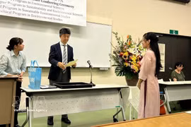 Преподаватель Экономического института (Хюэсский университет) защищает докторскую диссертацию в Университете Цукубы (Япония). Фото: ВИА