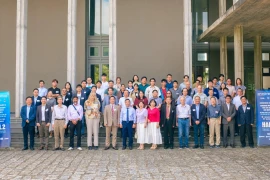 Учёные принимают участие в церемонии открытия Международной конференции по передовой микроскопии для наук о жизни и материаловедения в ICISE утром 25 февраля. (Фото: ICISE)