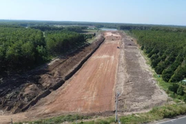 Участок проекта скоростной автомагистрали Зангиа – Чонтхань, проходящий через общину Нябич, получил 95% «чистой» площадки, переданной инвестору. (Фото: ВИА)