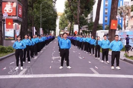 Молодёжь участвует в массовом выступлении на Молодёжном фестивале города Хошимин 2026 года. (Фото: ВИА)