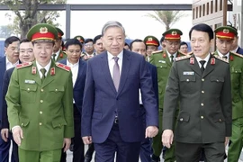 Во второй половине дня 29 декабря 2025 года Генеральный секретарь То Лам посетил и провёл рабочую встречу в Национальном центре данных № 1 (в Высокотехнологичном парке Хоалак, Ханой). (Фото: ВИА)