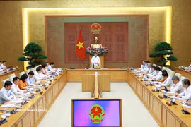 Премьер-министр Правительства Ле Минь Хынг проводит рабочую встречу с руководством Министерства финансов. (Фото: ВИА)