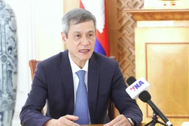 Посол Нгуен Минь Ву отвечает на вопросы в интервью о визите Генерального секретаря в Камбоджу. (Фото: ВИА)