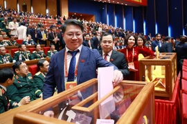 Делегаты голосуют за избрание Центрального комитета КПВ XIV созыва. (Фото: ВИА)