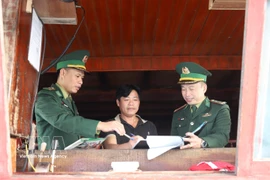 Рыбаки провинции Нгеан подписывают обязательство не заниматься незаконным промыслом рыбных продуктов (ННН). (Фото: ВИА)