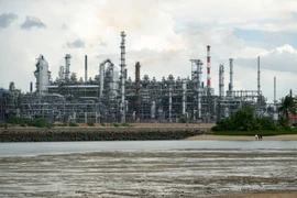 Нефтеперерабатывающий завод на острове Пулау Буком, Сингапур. Фото: Синьхуа/ВИА