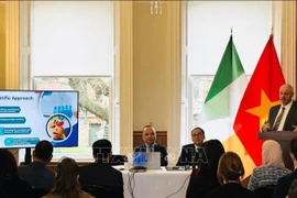 Господин Джон Каллен, генеральный директор аграрно-комбикормового концерна Auranta (Ирландия), представил экологически безопасные технологии и продукты, соответствующие потребностям Вьетнама в зелёной трансформации. (Фото: ВИА)