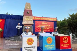 Избирательный участок на острове Чыонгша, специальная зона Чыонгша, провинция Кханьхоа. (Фото: ВИА)