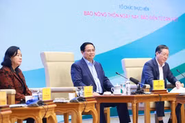Премьер-министр Фам Минь Тьинь ведёт диалог с фермерами в 2025 году. (Фото: ВИА)