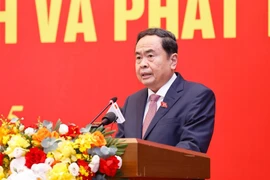 Председатель Национального собрания Чан Тхань Ман выступил на общенациональной конференции. (Фото: ВИА)