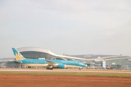 Широкофюзеляжный Boeing 787-9 авиакомпании Vietnam Airlines выполнил технический рейс из Таншоннята в Лонгтхань. (Фото: ВИА)