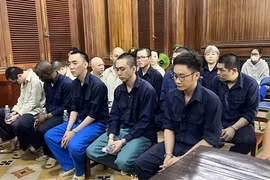 Обвиняемые в зале суда. Фото: congan.com.vn