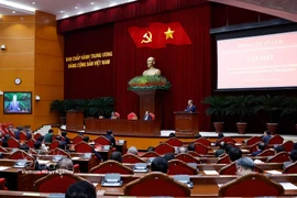 Генеральный секретарь То Лам выступает на встрече с членами подкомиссий по подготовке XIV Всевьетнамского партийного съезда КПВ и Центрального руководящего комитета по подведению итогов 40 лет процесса обновления. (Фото: ВИА)