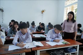 Один учебный урок учительницы и учениц в Основной школе Тхо Тхань, уезд Йентхань, провинция Нгеан. (Фото: ВИА)