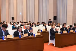 Председатель Национального собрания Чан Тхань Ман присутствует на конференции по подведению итогов деятельности Группы специализированных депутатов Национального собрания на местном уровне. (Фото: daibieunhandan.vn)