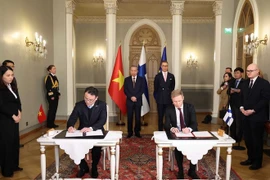 Генеральный секретарь То Лам и Президент Финляндии Александр Стубб присутствуют при церемонии подписания меморандума о взаимопонимании между Министерством финансов Вьетнама и Министерством иностранных дел Финляндии. (Фото: ВИА)