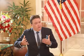 Посол США во Вьетнаме Марк Кнаппер поделился с прессой своими взглядами на двусторонние отношения между двумя странами. (Фото: ВИА)