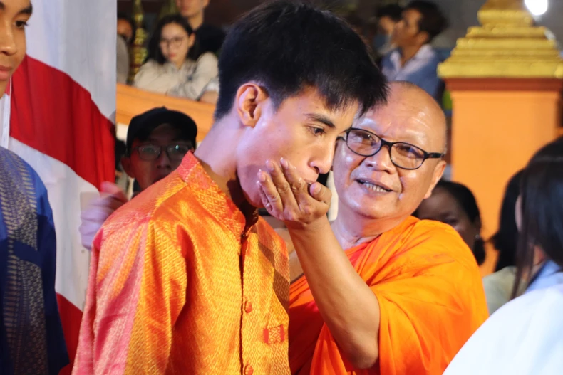 Город Кантхо провёл церемонию поклонения Луне народа Кхмеров