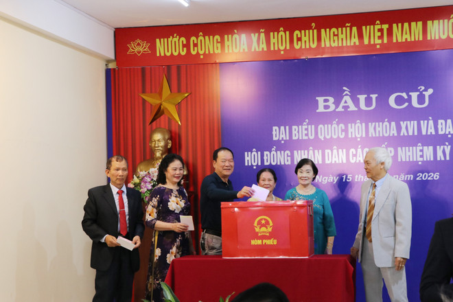 potal-gan-32-cu-tri-hai-phong-no-nuc-di-bau-cu-8642870.jpg
