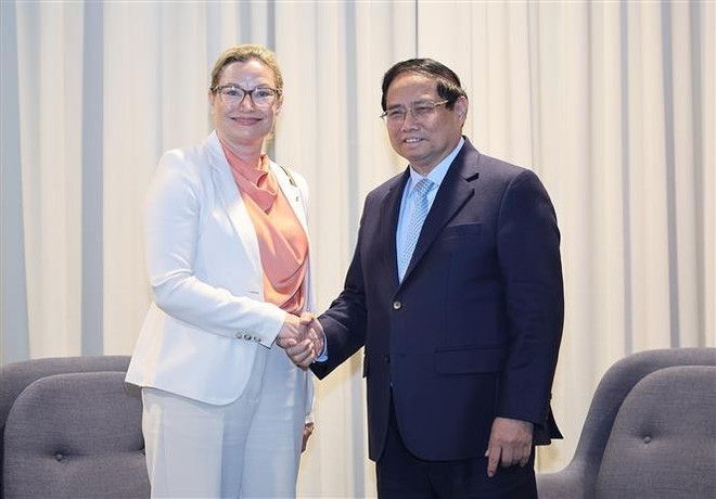Премьер-министр Фам Минь Тьинь принял руководителей AstraZeneca Group (Фото: ВИА) vna-potal-thu-tuong-pham-minh-chinh-tiep-lanh-dao-mot-so-tap-doan-cua-thuy-dien-8090519.jpg