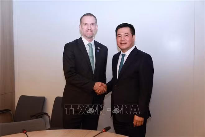 vna-potal-phien-dam-phan-cap-bo-truong-hiep-dinh-song-phuong-ve-thuong-mai-doi-ung-giua-viet-nam-va-hoa-ky-tai-paris-stand-1.jpg