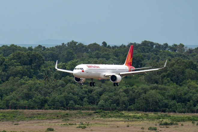 Sun PhuQuoc Airways получила свой первый самолёт Airbus A321NX, положив начало формированию парка из восьми воздушных судов, которые будут введены в эксплуатацию в течение 2025 года (Фото: Вьетнам+) sun-phuquoc-airways.jpg
