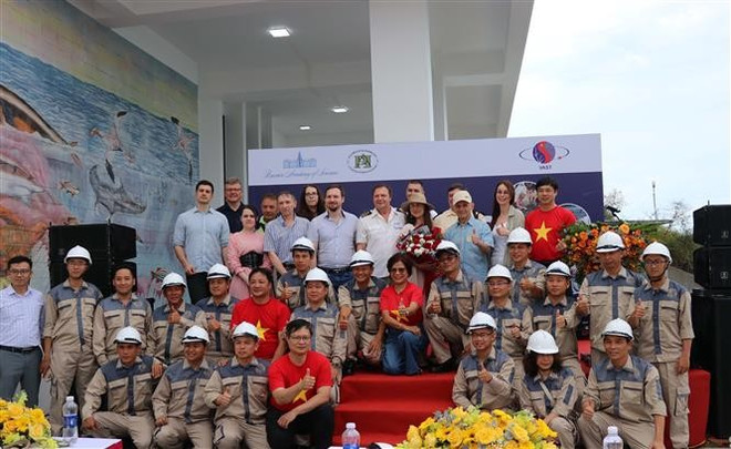 vna-potal-don-tau-nghien-cuu-khoa-hoc-vien-si-oparin-khao-sat-da-dang-sinh-hoc-vung-bien-viet-nam-8008258.jpg