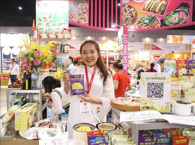 Новинки вьетнамской продукции представляют на выставке (Фото: ВИА) hoi-cho3-290525.jpg