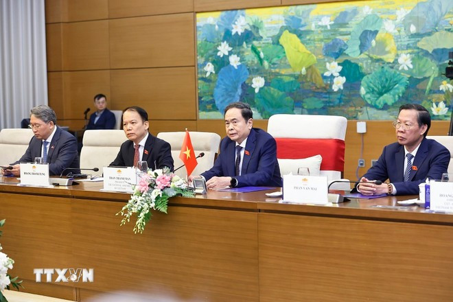 Председатель НС Чан Тхань Ман выступил на встрече (Фото: ВИА) chu-tich-quoc-hoi-tran-thanh-man-hoi-kien-tong-thong-cong-hoa-nam-phi-matamela-cyril-ramaphosa-4.jpg
