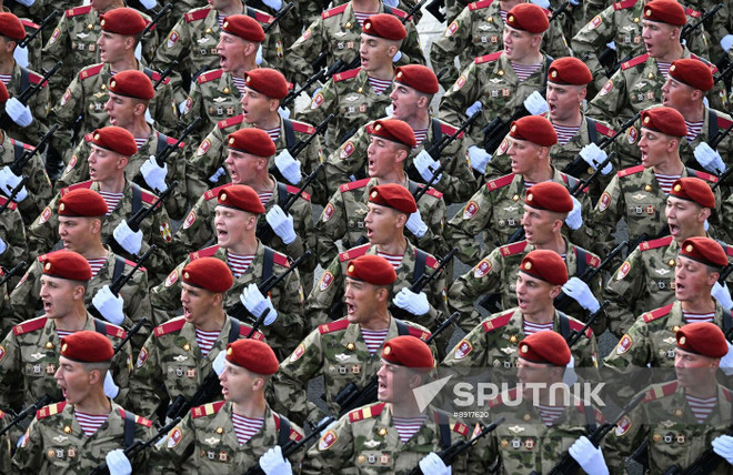 Парадный расчёт Отдельной дивизии оперативного назначения имени Дзержинского Росгвардии на полной репетиции военного парада в Москве к 80-летию Победы в Великой Отечественной войне (Фото: Спутник) anh-3-748.jpg