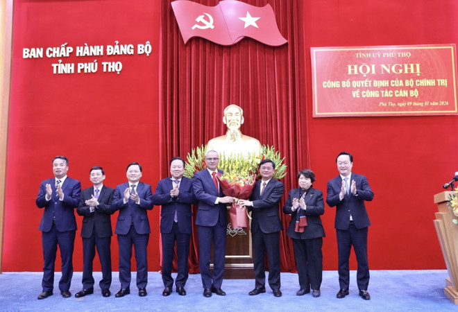 vna-potal-phu-tho-cong-bo-quyet-dinh-cua-bo-chinh-tri-ve-cong-tac-can-bo-8520366.jpg