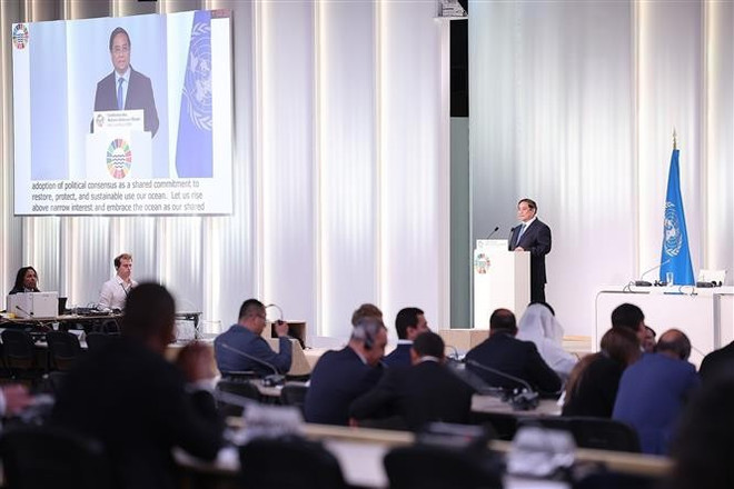 Премьер-министр Фам Минь Тьинь выступил от имени АСЕАН на UNOC 3 (Фото: ВИА) vna-potal-thu-tuong-phat-bieu-tai-phien-toan-the-hoi-nghi-dai-duong-lien-hop-quoc-lan-thu-3-8082371.jpg