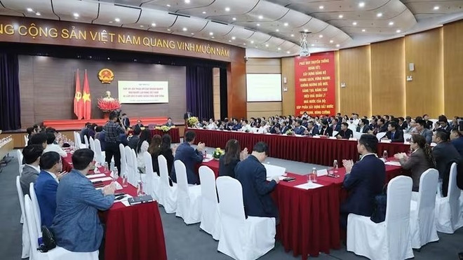 Встреча и диалог, направленные на устранение трудностей для предприятий, отправляющих вьетнамских работников на работу за границу (Фото: Baomoi.com) doi-thoai.jpg