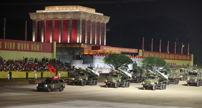 Зенитно-ракетный комплекс С-125-ВТ, модернизированный фирмой Viettel для ПВО – ВВС со многими усовершенствованиями, повышающими скорость поражения целей и возможности наведения (Фото: ВИА) so-duyet-cap-nha-nuoc-dieu-binh-dieu-hanh-cua-su-kien-a80-16.jpg