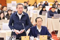 Генерал-майор Нгуен Куок Тоан, руководитель Канцелярии и официальный представитель Министерства общественной безопасности Вьетнама, отвечает на вопросы журналистов информационных агентств и СМИ. (Фото: ВИА)