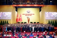 Делегаты участвуют в церемонии закрытия съезда. (Фото: ВИА)