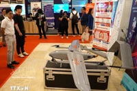 Выставочная зона, представляющая технологические продукты в сфере искусственного интеллекта, экосистему искусственного интеллекта и политику поощрения развития искусственного интеллекта города Дананг. (Фото: ВИА)