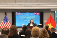 Профессор Нгуен Тхи Лиен Ханг, директор Института исследований Восточной Азии Weatherhead (Колумбийский университет, США), выступает на форуме. (Фото: ВИА)