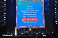 Премия является признанием заслуг тех произведений, которые ярко, наглядно и выразительно показывают Вьетнам, ежедневно неустанно идущий вперёд, несущий свою самобытность и гуманистические ценности, сосредоточенные вокруг человека. (Фото: ВИА)