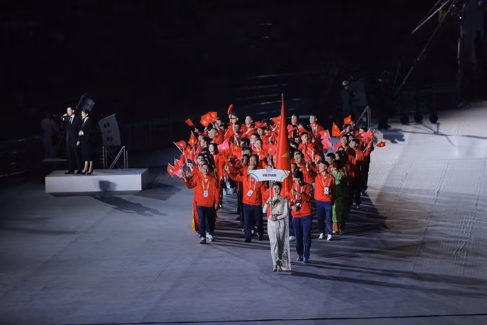 Спортивная делегация Вьетнама на церемонии открытия SEA Games 33. Фото: Минь Куиет - специальный корреспондент ВИА в Таиланде.