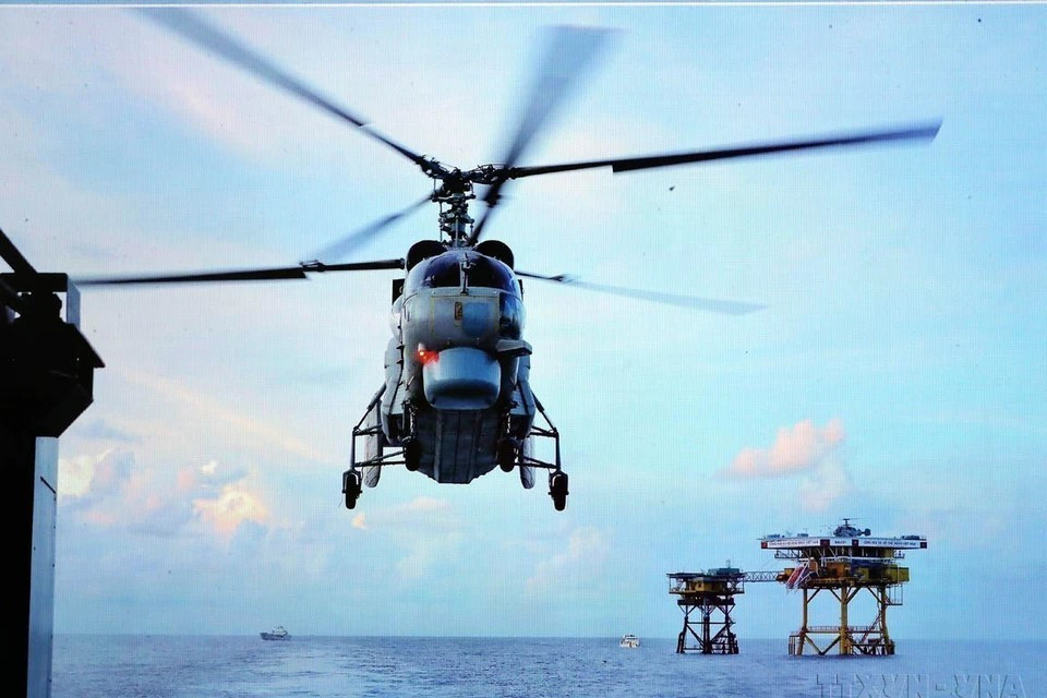 Военно-морская авиация проводит тренировки на платформе DK1. (Фото: ВИА)